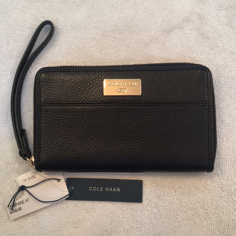 ♦️COLE HAAN tech wallet